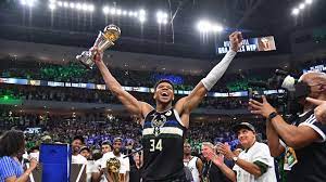 Si las palabras y los hechos de Antetokounmpo son inapropiados